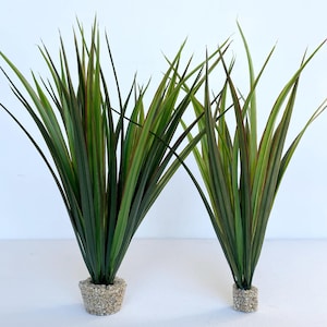 11&quot; Fountain Grass Aquarium Plant Dark Green with Stone Base, Freshwater Natural Lifelike Aquarium Decor, Artificial Aquarium Plastic Plant
