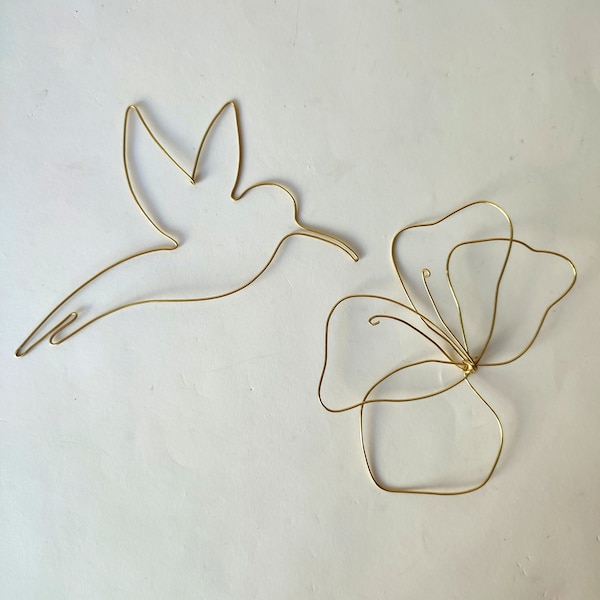 Colibri et fleur en fil de laiton, bijou de mur, wire art, wall art, déco intérieure, design, cadeau tendance