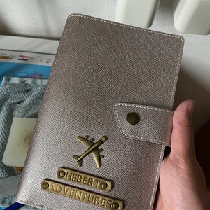 Fundas para pasaportes familiares de Posshebyfriis Funda para pasaporte, Funda para pasaporte familiar, Funda para pasaporte personalizada, Organizador de viajes, Fundas para pasaporte