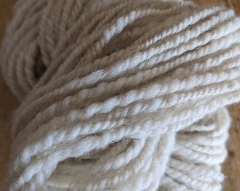 Undyed natural stricken Lonk chunky art yarn.