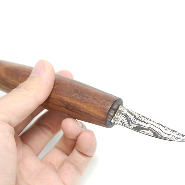 Couteau à découper avec manche en bois de noyer en acier damas 1095/15n20 Sloyd Knife petit couteau travail du bois
