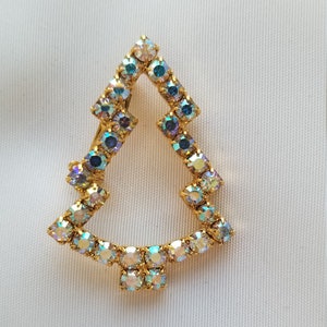 Christmas tree brooch. Rhinestone vintage brooch. Gold tone pin.