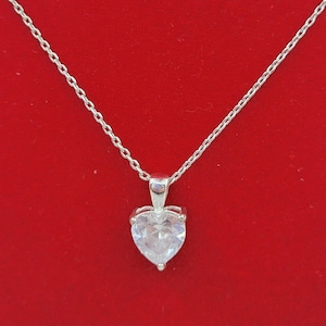 Collana con ciondolo a forma di cuore trasparente e grazioso, stile vintage