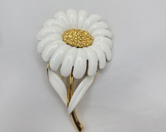 Monet brooch White flower brooch vintage Daisy brooch