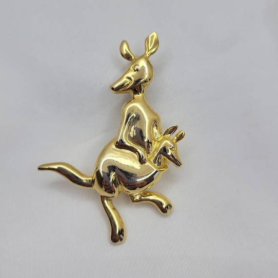 Kangaroo brooch Vintage animal brooch gold tone - image 1