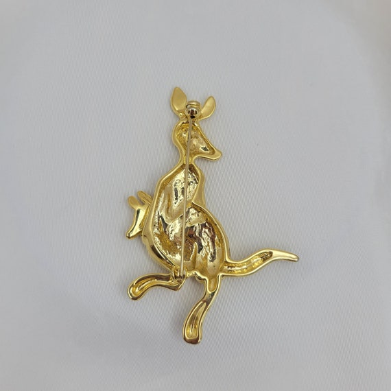 Kangaroo brooch Vintage animal brooch gold tone - image 2