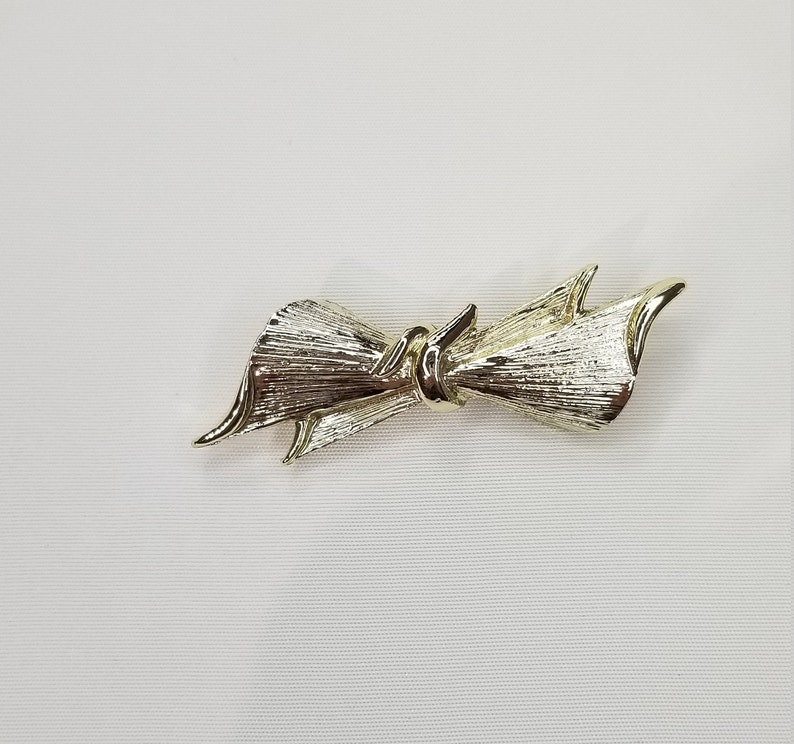 Silver bow brooch Vintage jewelry brooch. Gerry/'s bow brooch