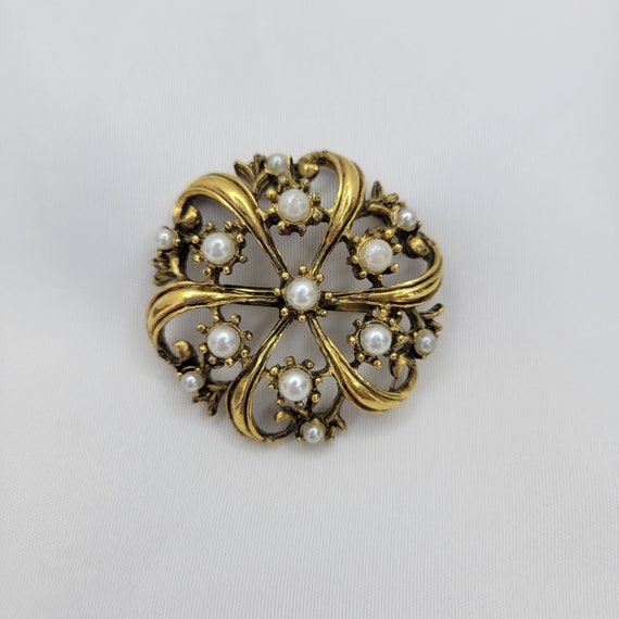 Antiqued gold pearl brooch Oval floral brooch vin… - image 4