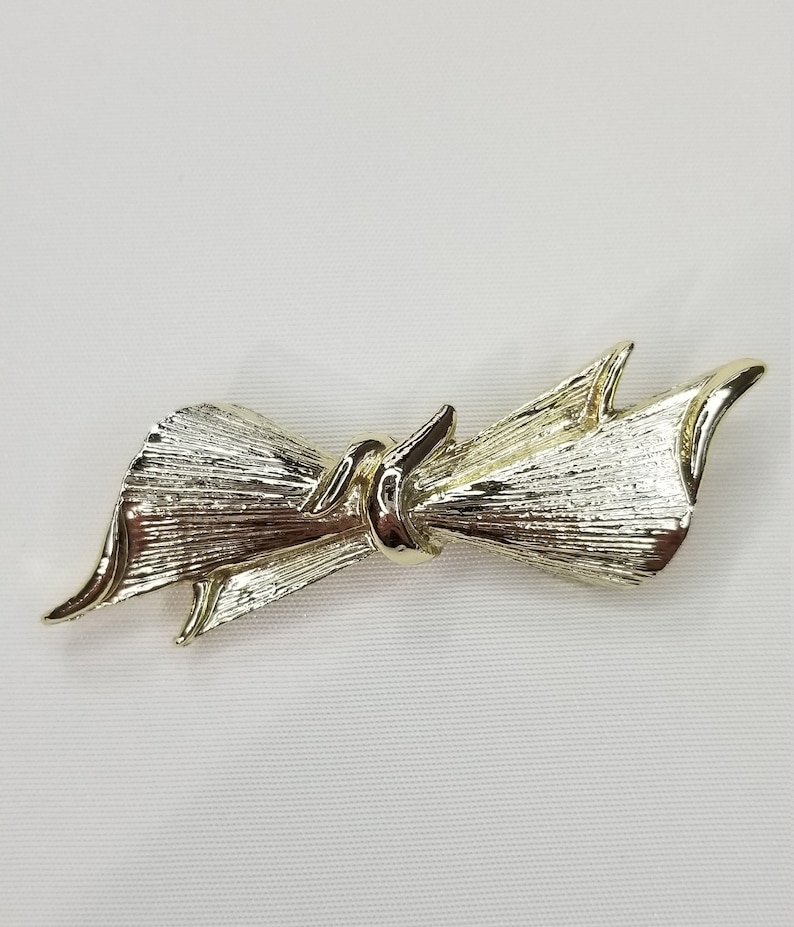 Silver bow brooch Vintage jewelry brooch. Gerry/'s bow brooch
