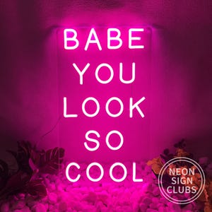 Letrero de neón "Babe, te ves tan genial", gran letrero iluminado con LED, letras inspiradoras estéticas, luces de neón para adolescentes, mujeres, fondo de transmisión en vivo