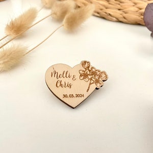 Coração de alfinete de casamento, presente de convidado de casamento feito de madeira, alfinete de madeira, conjunto de alfinetes, cartões de lugar, V03