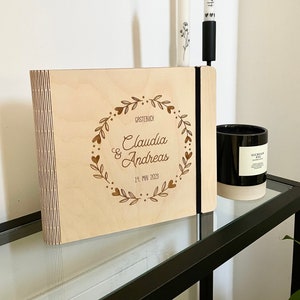 Gästebuch Hochzeit mit Fragen aus Holz, Erinnerungsbuch personalisiert, V03
