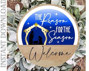 Puede incluir: Un letrero redondo de madera con el texto "The Reason for the Season" y una silueta del pesebre. El letrero también dice "Welcome" y "Digital Cut File". El letrero está rodeado por una corona de hojas verdes.