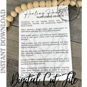 K&ouml;nnte beinhalten: Eine wei&szlig;e, druckbare digitale Schnittdatei mit dem Text "Healing Hands Nurturing Hearts" und einem Zitat &uuml;ber Pflegekr&auml;fte. Das Zitat lautet: "Pflegekr&auml;fte sind die unbesungenen Helden, die Mitgef&uuml;hl, W&auml;rme und unersch&uuml;tterliche Unterst&uuml;tzung f&uuml;r diejenigen bringen, die sie brauchen."