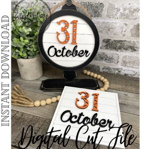 Puede incluir: Un archivo de corte digital para un letrero de Halloween que dice "31 de octubre". Los números son de color naranja con un patrón de murciélagos negros y la palabra "octubre" está en negro. El letrero está sobre un fondo blanco.