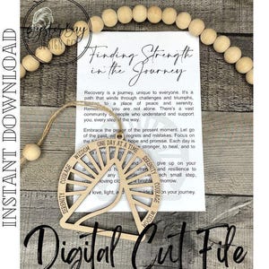 Suche Stärke in der Reise Erholung Ornament, Erholung SVG, Auto Anhänger, ein Tag nach dem anderen, Inspirational Story SVG ** Nur digitale Datei
