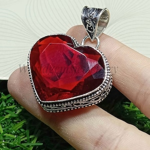 925 Sterling Silber Anhänger Roter Rubin Edelstein Herz Cut Form Anhänger. Geschenk für sie.
