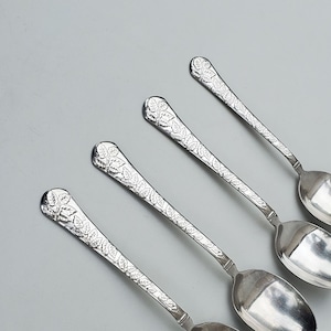 Yamazaki Stainless Tapestry Bouquet Pattern - Mixed Lot of 4 Spoons - 3 Soup Spoons - 1 teaspoon - Glossy Finish - Fancy Leafy Handle Design