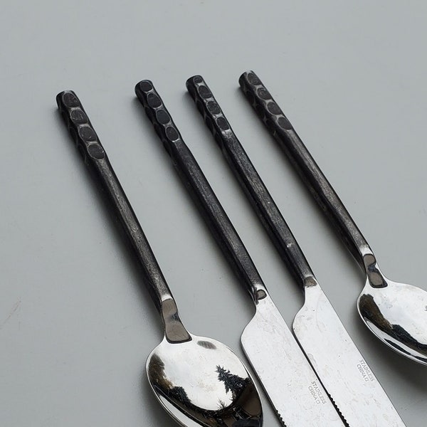 JCPenney Stainless Whirl Pattern - Mixed Lot of 4 Pieces - 2 Dinner Knives - 2 Soup Spoons - Black Forged Handle Design