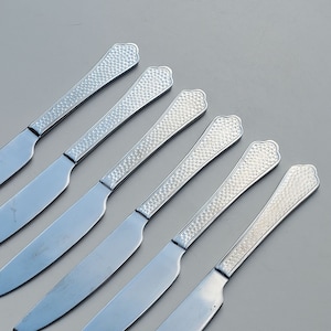 Farberware Stainless Pepper Pattern - Set of 6 Dinner Knives - Glossy Finish - Hammered Surface On Handle - 9&quot;
