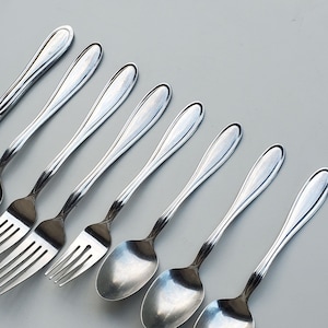 Pfaltzgraff 18/0 Stainless Medley Pattern - Mixed Lot of 8 Pieces - Glossy Finish - 2 Dinner Forks - 3 Teaspoons - 1 Serving Spoon - 1 Knife