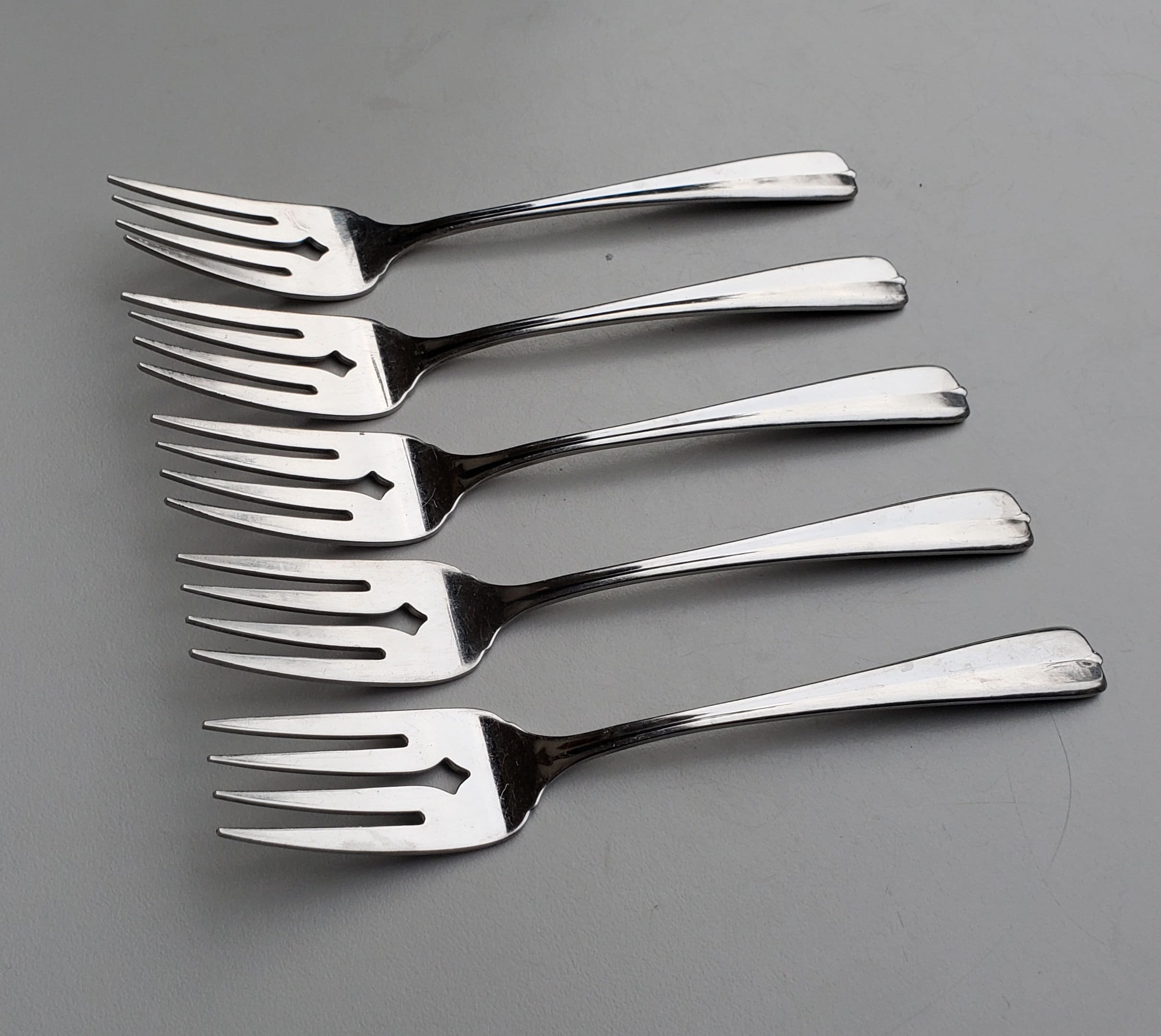 Oneida Stainless Flatware Gala Impulse Pattern Set of 5 Salad Forks