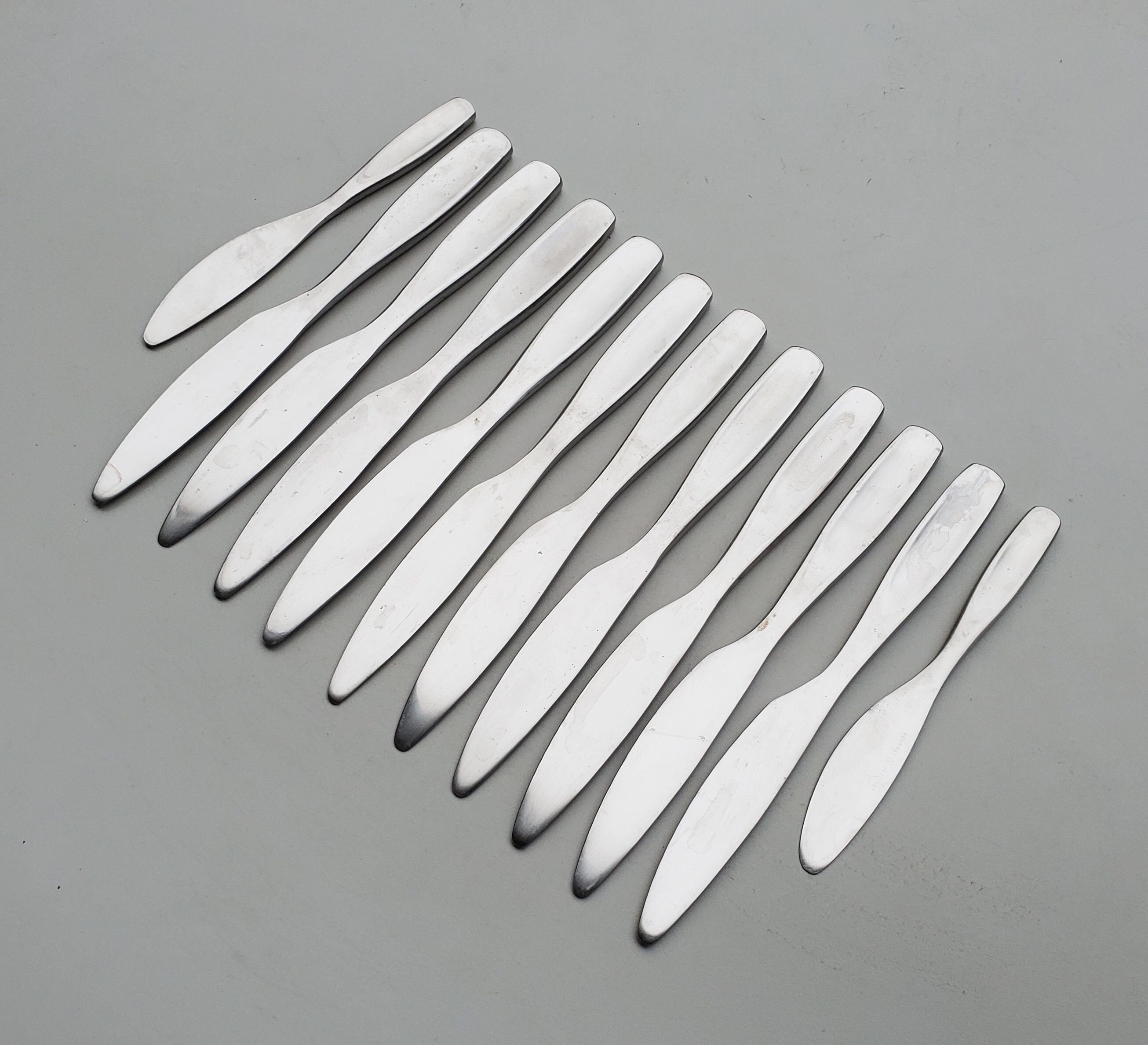 Gourmet Settings 18/10 Stainless GS Vault Pattern - Set of 12 Knives - Matte Finish - Concave Handle Design - 9.25" - MCM