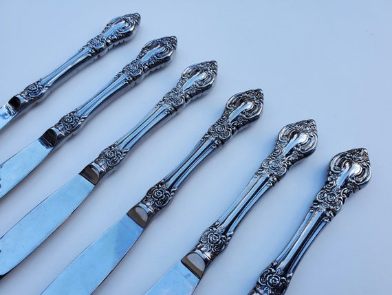 Oneida Baton Rouge Northland Stainless Satin Dinner Knife Set of 3 Knives  Fancy Scroll Work With Flowers Handle Design 9.375 