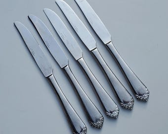 Hampton Silversmiths 18/10 Stainless Felicia Pattern - Set of 5 Dinner Knives - Glossy Finish - Floral Handle Tip Design - 9.5"