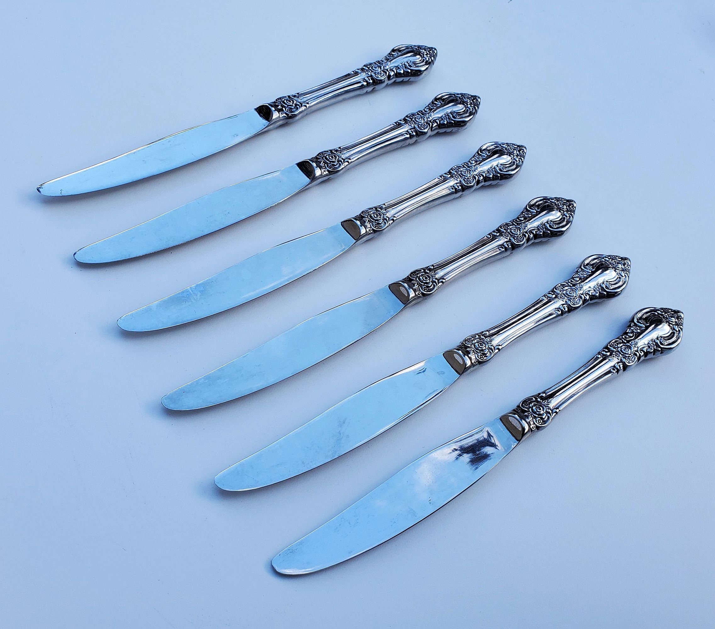 Oneida Baton Rouge Northland Stainless Satin Dinner Knife Set of 3 Knives  Fancy Scroll Work With Flowers Handle Design 9.375 