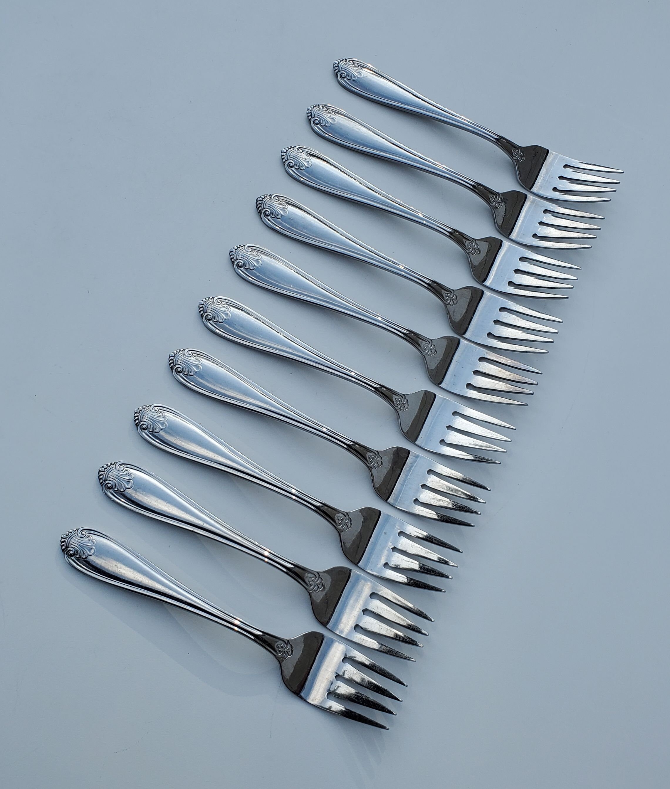 Oneida Shell Pattern Oneida Northland Royal Shell Set of 10 Salad Forks - Glossy - Fleur De ...