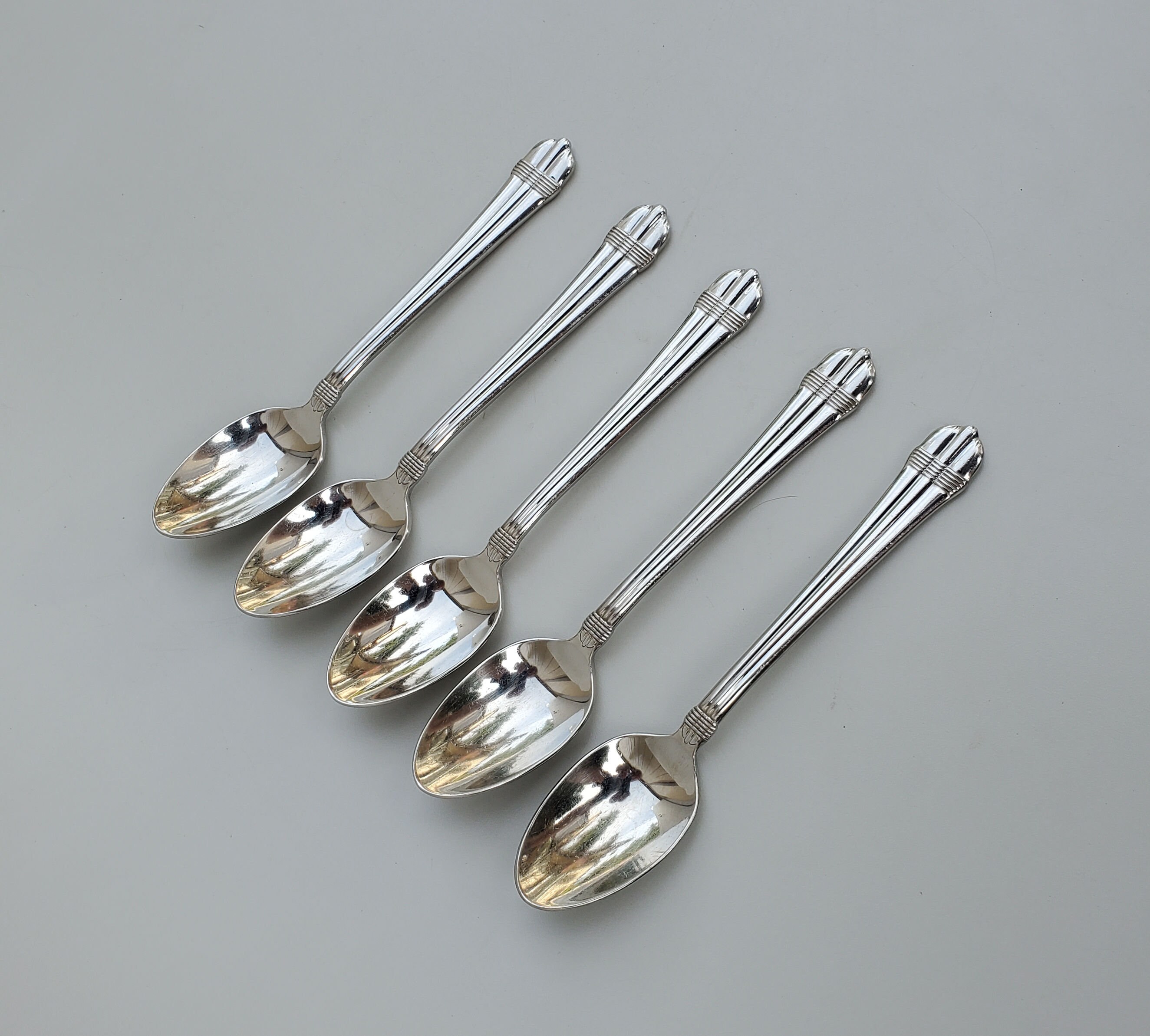 HAMPTON SILVERSMITHS HSV99 STAINLESS FLATWARE CHINA 22-PIECES HAMPTON SILVERSMITHS HSV99 STAINLESS FLATWARE CHINA 22-PIECES