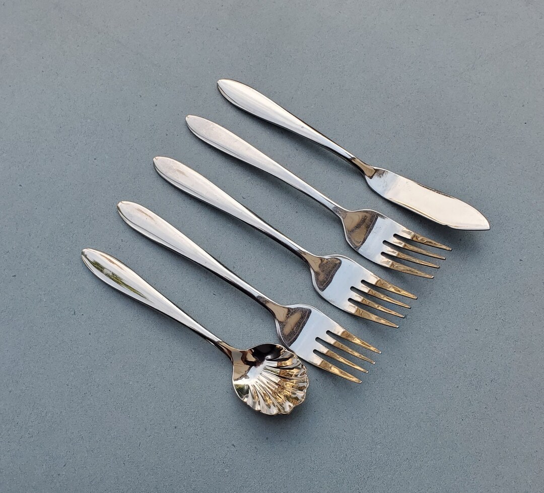 Oneida Stainless Flatware Taylor Pattern Mixed Lot of 5 Pieces 3 Salad Forks 1 Butter Knife I
