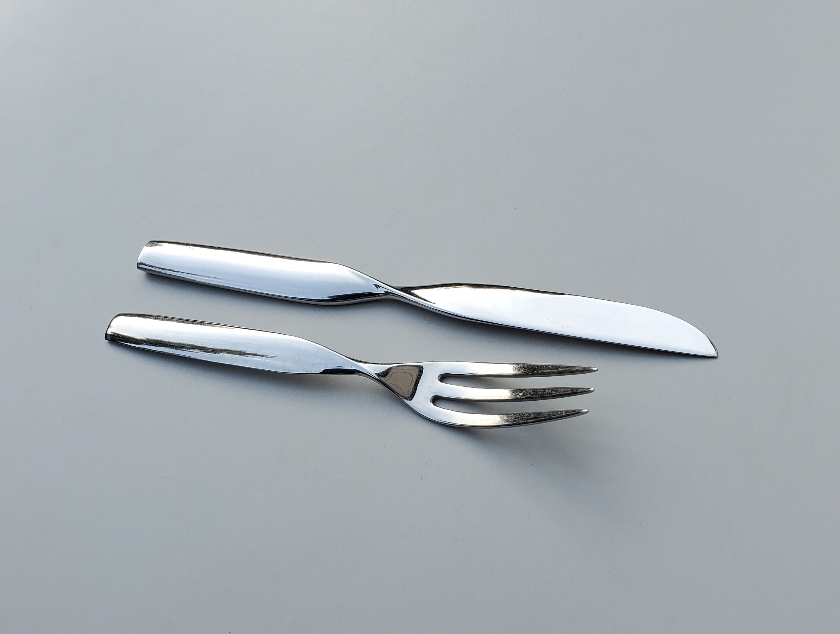 Sasaki Stainless Double Helix Pattern - Two Piece Set - 1 Dinner