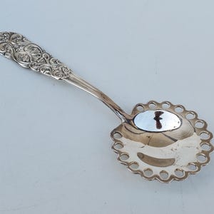 Dekorativer Schwedenlöffel In Original Box - Gestrichene Römer - Neusilber - Ausgefallene Schale - DPNS - Verziertes Griffdesign - 11 cm