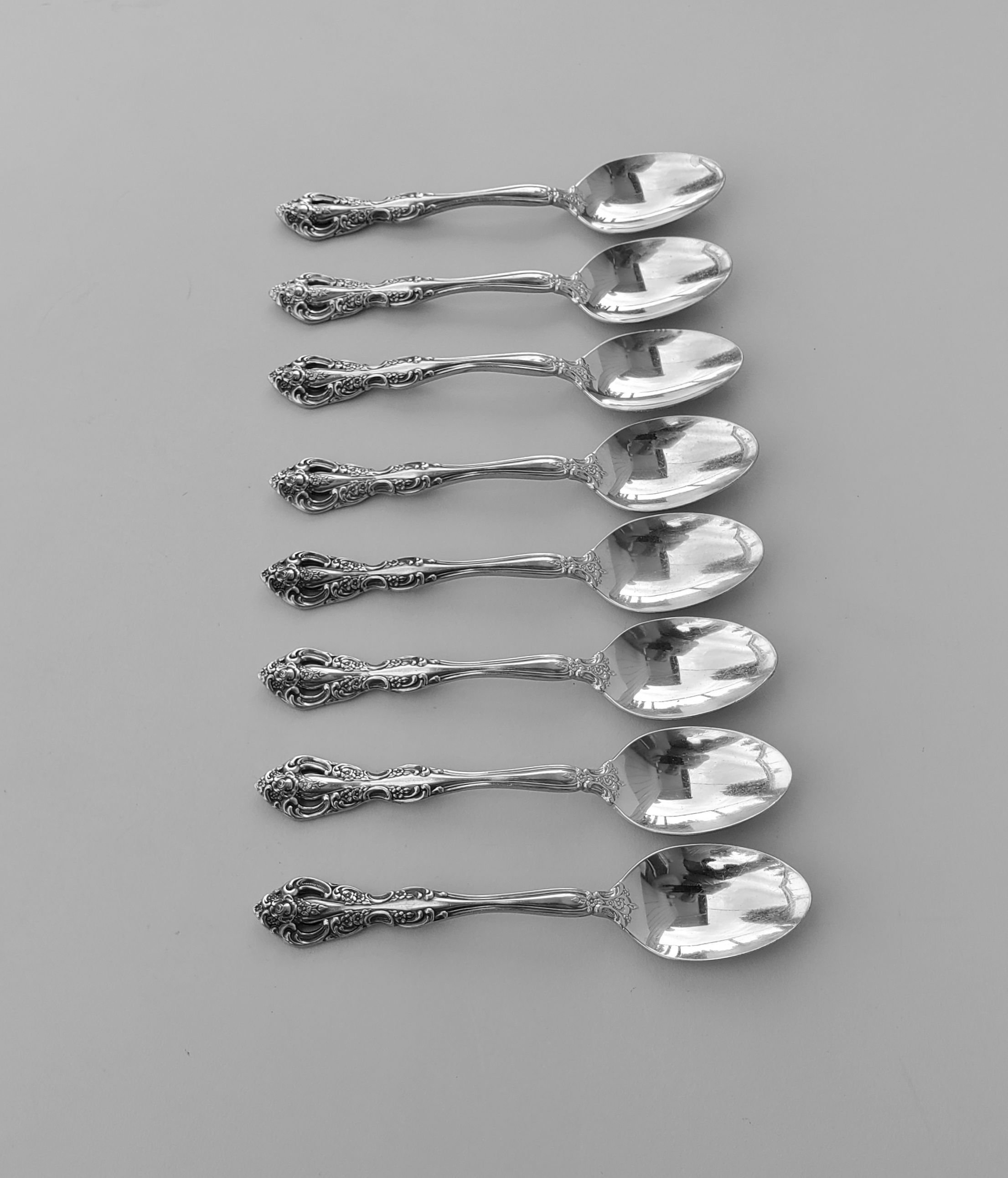 Oneida Heirloom Michelangelo Stainless Steel Flatware - Glossy Floral Pattern