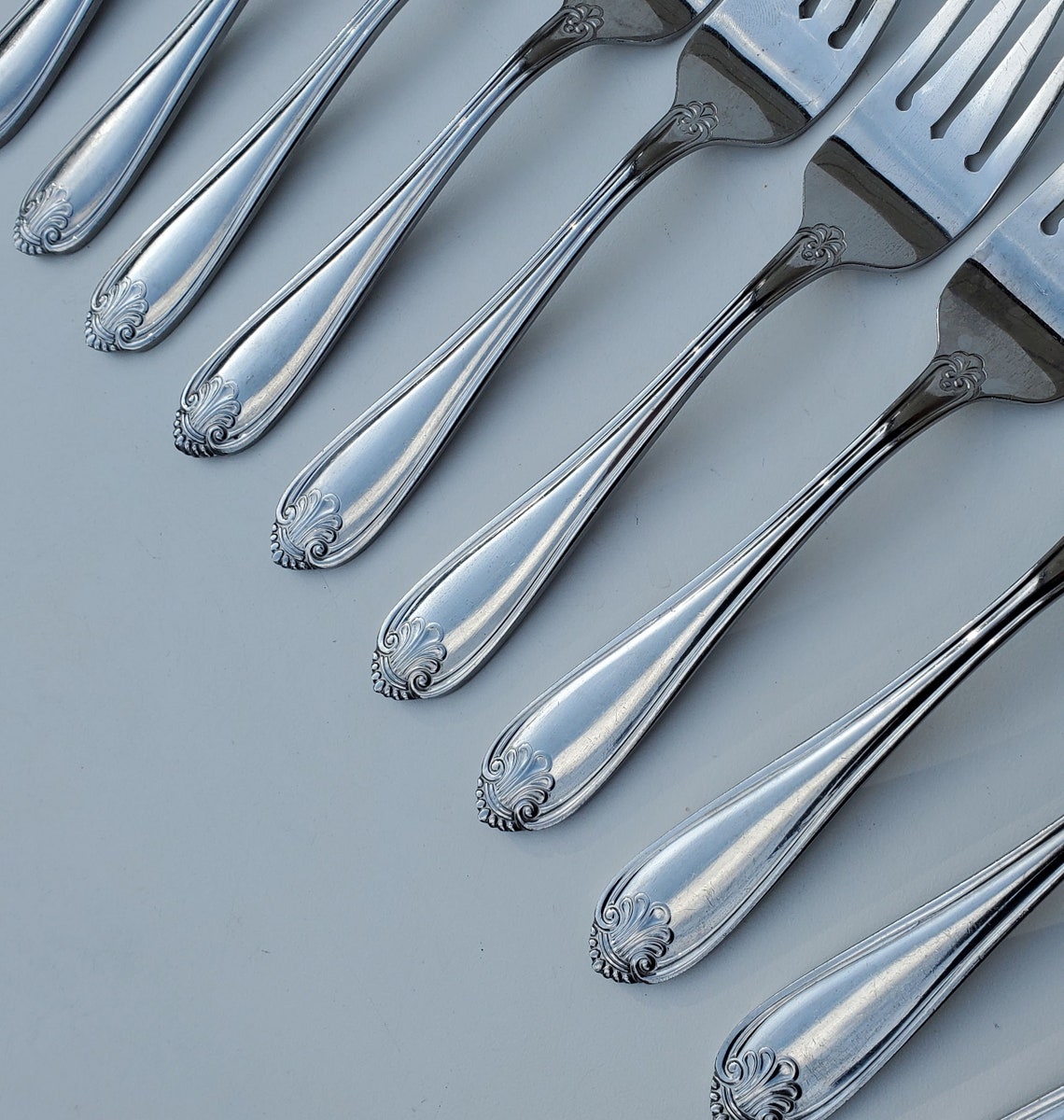 Oneida Shell Pattern Oneida Northland Royal Shell Set of 10 Salad Forks - Glossy - Fleur De ...