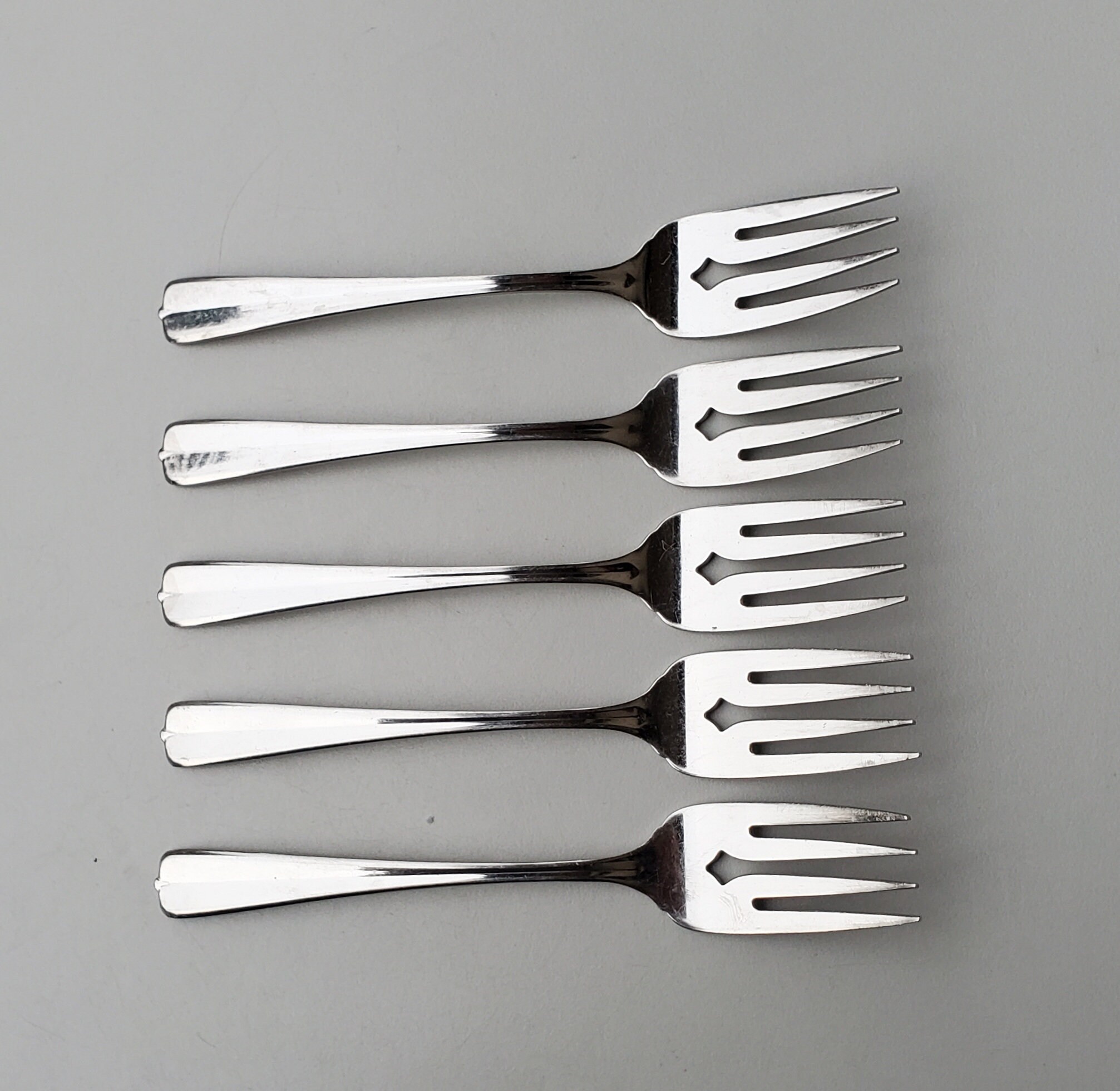 Oneida Stainless Flatware Gala Impulse Pattern Set of 5 Salad Forks
