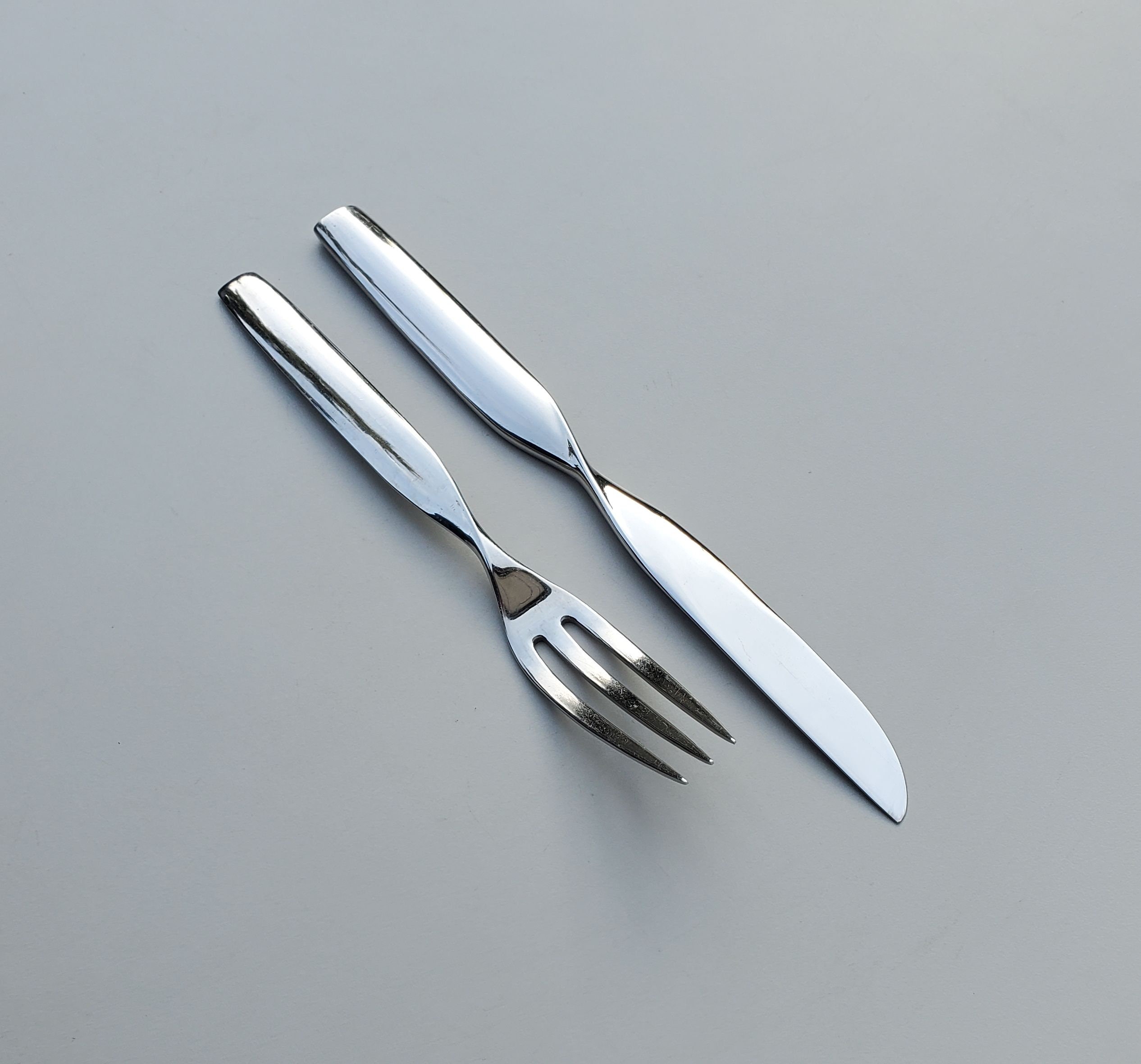 Sasaki Stainless Double Helix Pattern - Two Piece Set - 1 Dinner