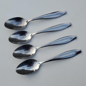 Oneida Stainless OHS492 Pattern - Set of 4 Teaspoons - Glossy Finish - 6.25&quot;