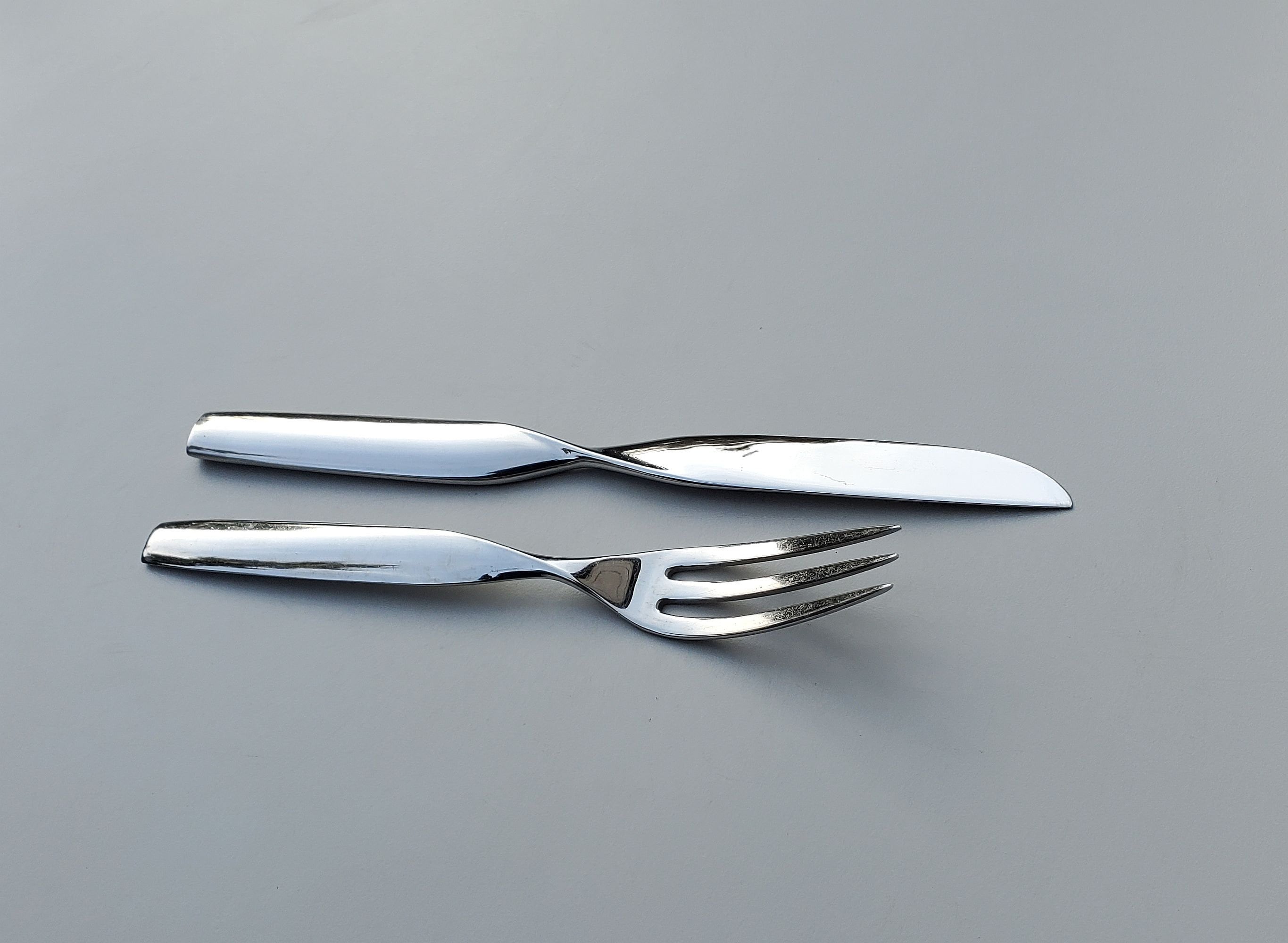 Sasaki Stainless Double Helix Pattern - Two Piece Set - 1 Dinner