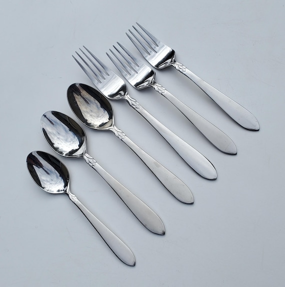 Oneida 18/0 Stainless Simba Pattern - Mixed Set of 6 Pieces
