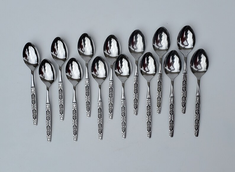 Oneida Northland Stainless Flatware Secret Fling Pattern Set of 14
