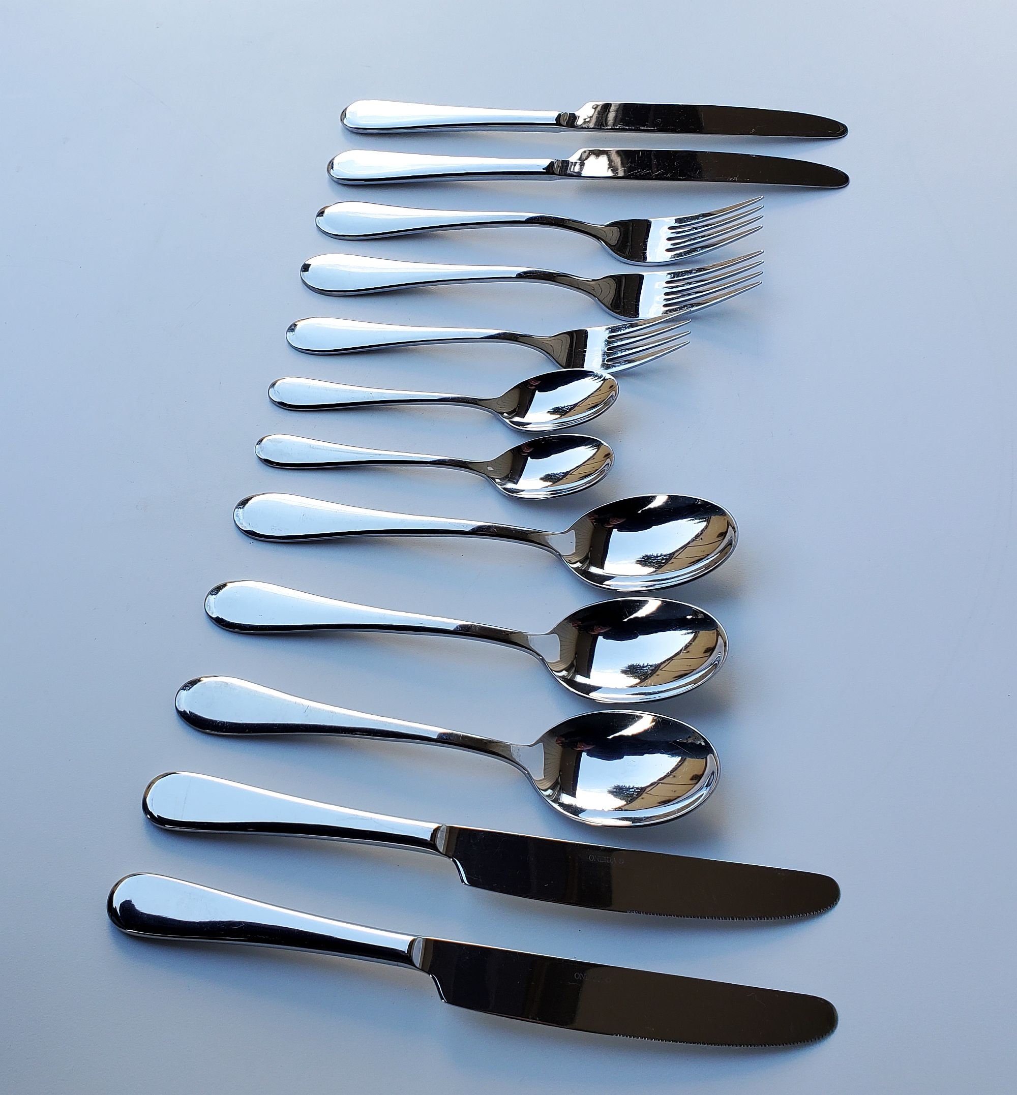 Oneida Icarus Stainless Flatware Mixed Lot Set of 12 Pieces 2 Dinner