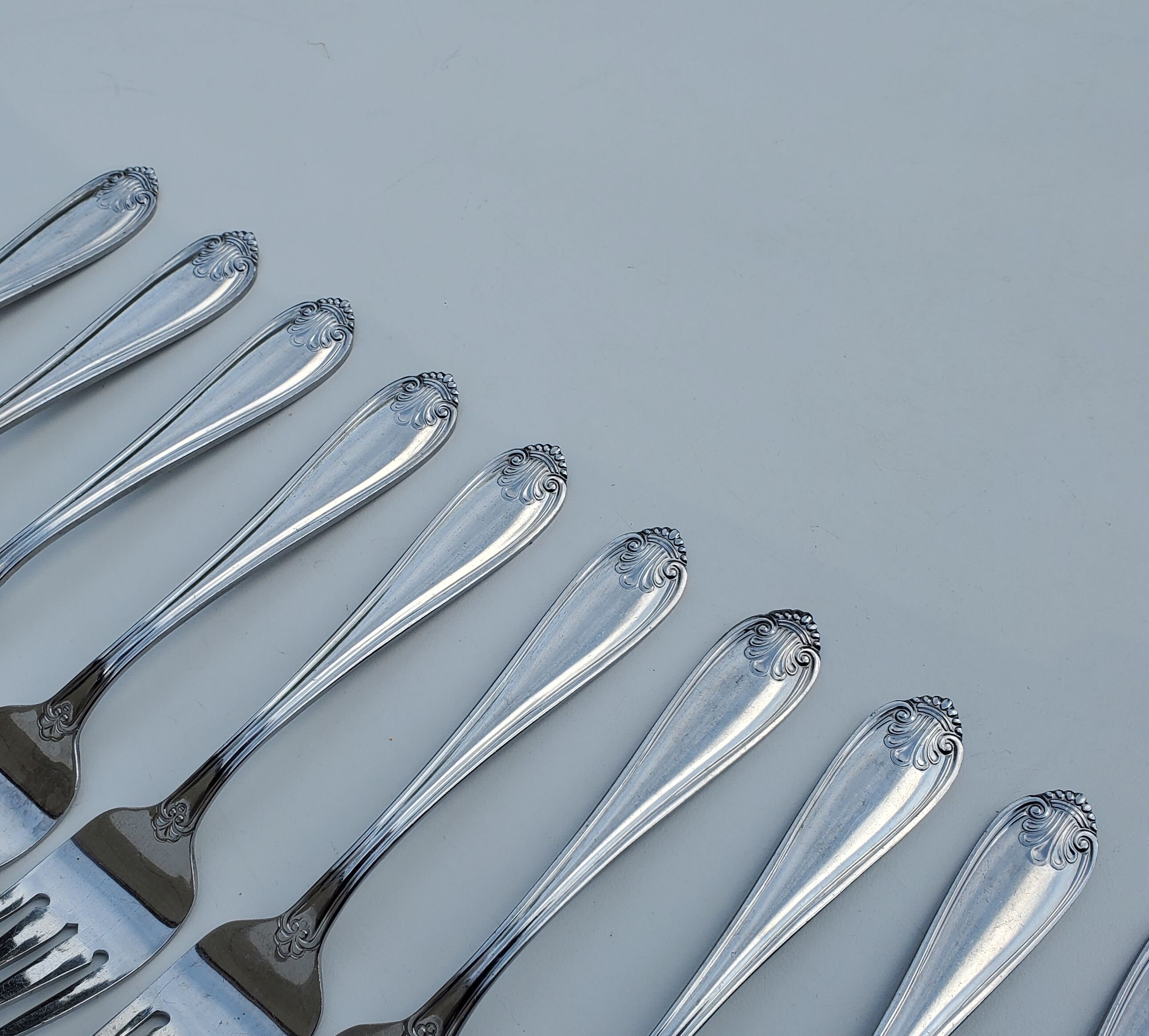 Oneida Shell Pattern Oneida Northland Royal Shell Set of 10 Salad Forks - Glossy - Fleur De ...