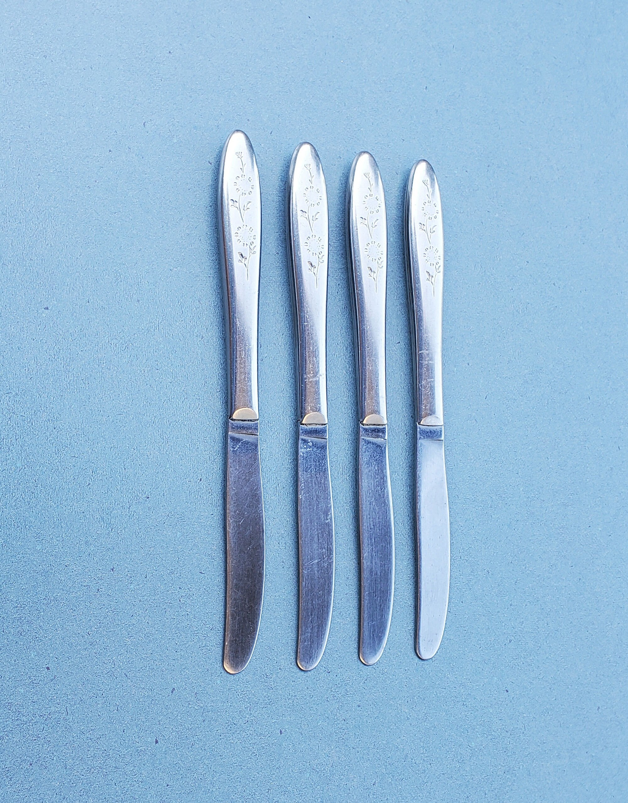 Wood Dale Stainless by Sears Roebuck Set of 4 Dinner Knives Daisy Style