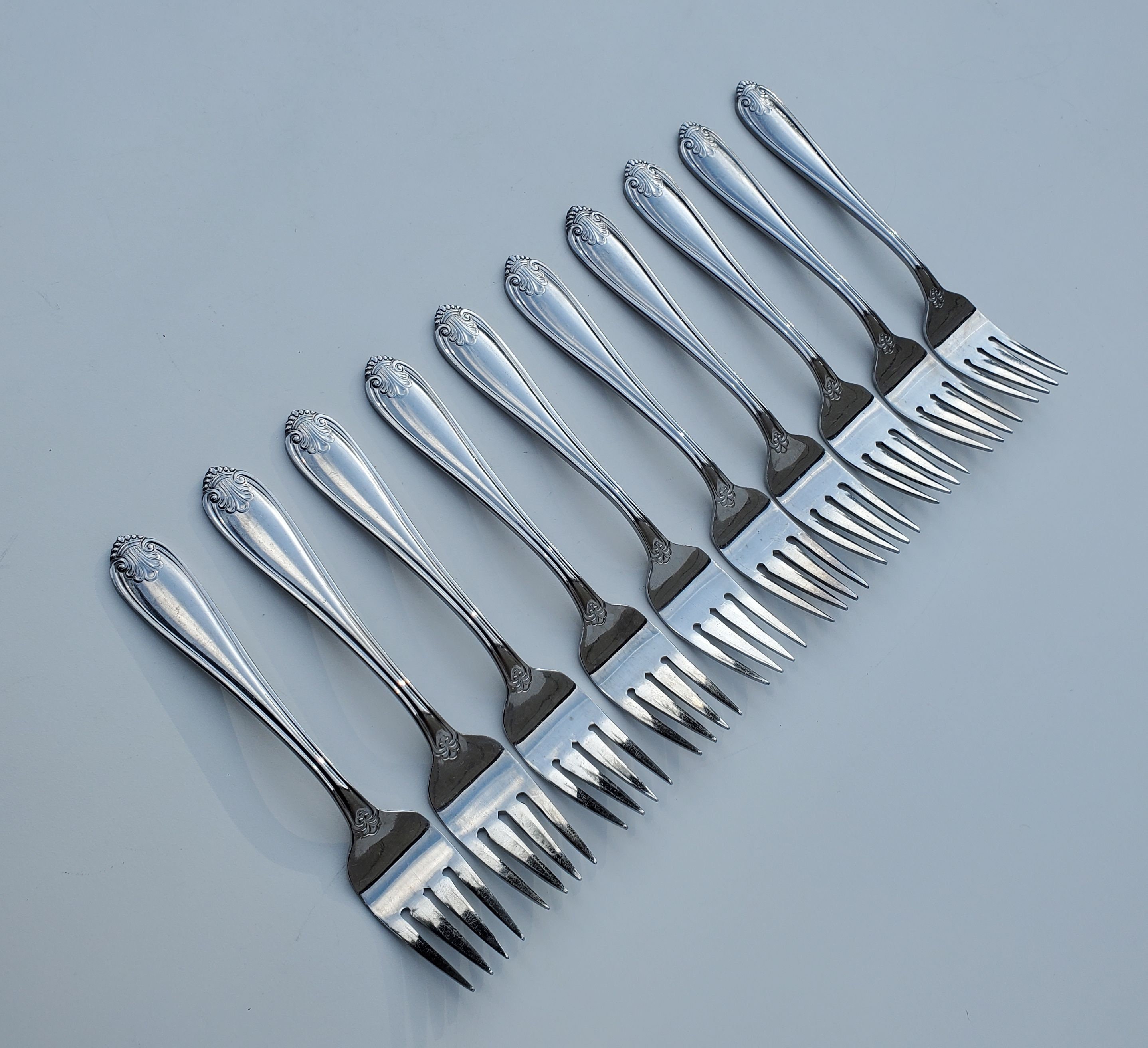 Oneida Shell Pattern Oneida Northland Royal Shell Set of 10 Salad Forks - Glossy - Fleur De ...