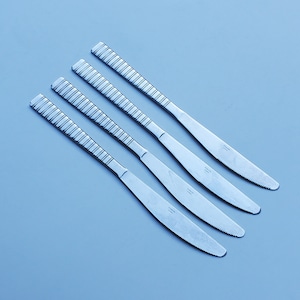 Room Essentials Stainless Striped Pattern - Set of 4 Dinner Knives - Glossy Striped Design - MCM - 9"