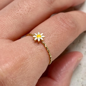 Minimalist 14k Gold Stainless Steel Ring - Daisy Ring - Women&#39;s Ring - Gift for Her