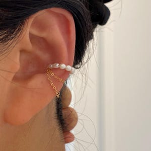 Double chain pearl ear cuff, sold individually, minimalist ear ring, gold chain ear cuff, fake piercing, gift for her